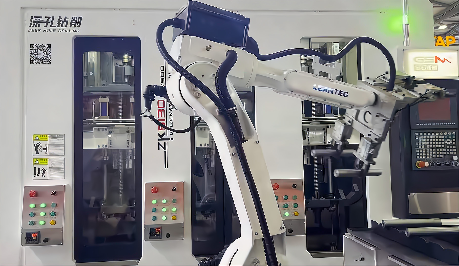 ZK5120×6/500 倒立六軸深孔鉆床配置六軸機器人，加工新能源電機軸單機自動化